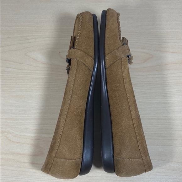 AEROSOLES Tan Suede Moccasin Loafers with Tassels - Picture 5 of 9